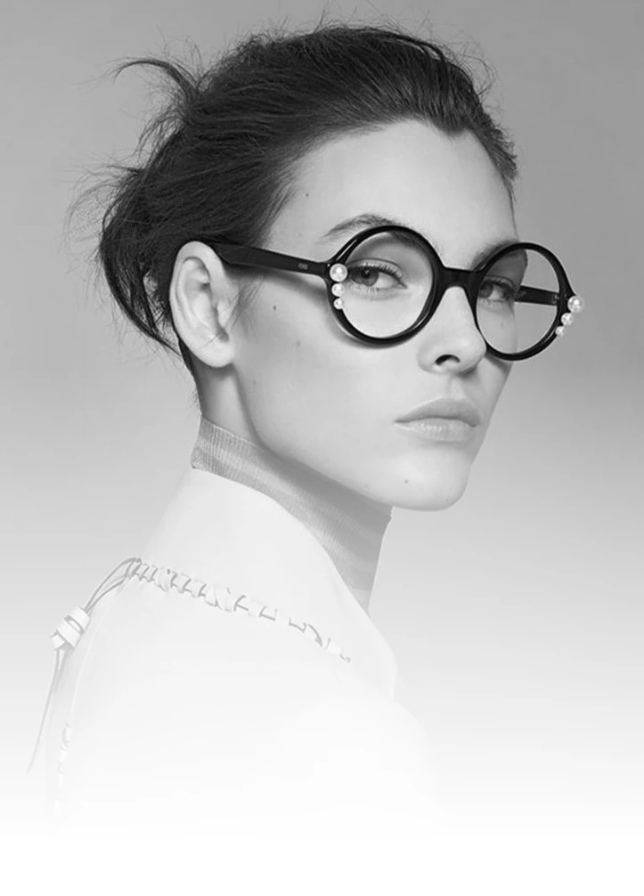 Man wearing comfortable prescription glasses during everyday travel